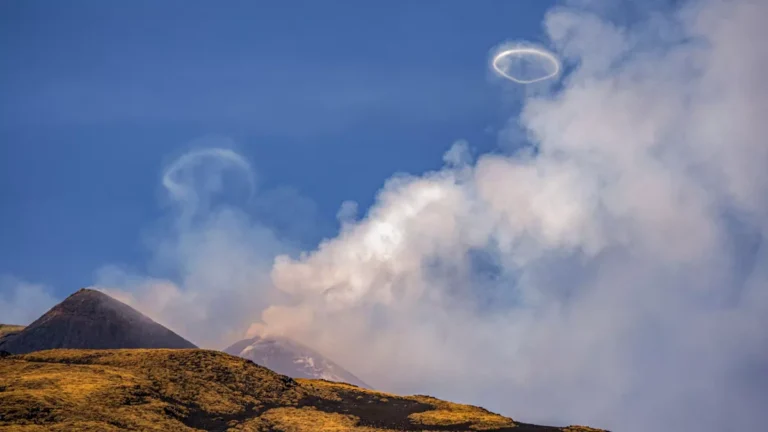 Volcanic Vortex Rings