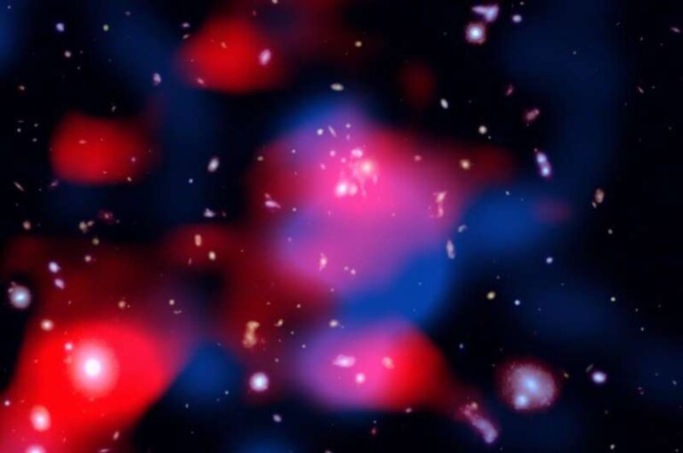 Astronomers have discovered a mini halo in the early universe—a vast, faint cloud of high-energy particles surrounding a distant galaxy cluster, some 10 billion light-years from Earth.